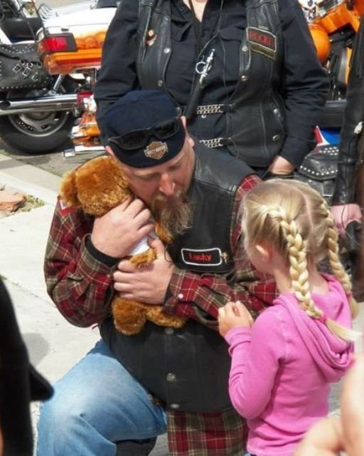 SHE GAVE HIM A TEDDY BEAR—AND HE TOOK OFF HIS SUNGLASSES TO HIDE THE TEARS